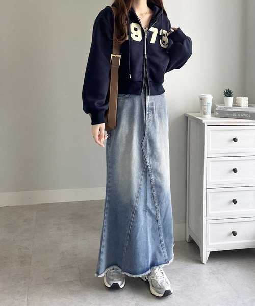 nelliy.(ネルリー)の「ショート丈ダブルジップロゴワッペン刺繍スウェットパーカー(パーカー・レディース・ネイビー/グレー・FREE)」の15枚目の写真