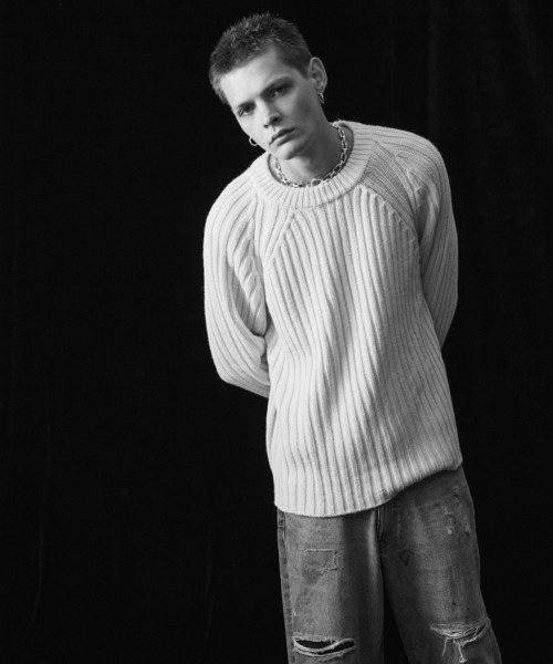 glamb(グラム)の「Blue Noise Low Gauge Rib Knit / ブルーノイズローゲージリブニット(ニット/セーター・メンズ・ブラック/ホワイト/ブラウン・M/L)」の2枚目の写真