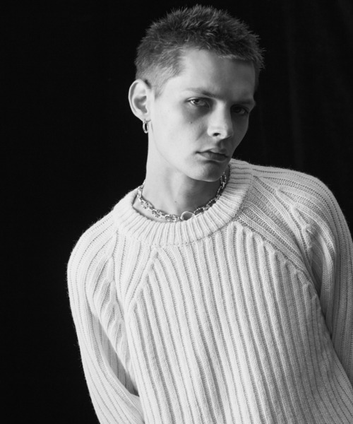 glamb(グラム)の「Blue Noise Low Gauge Rib Knit / ブルーノイズローゲージリブニット(ニット/セーター・メンズ・ブラック/ホワイト/ブラウン・M/L)」の7枚目の写真