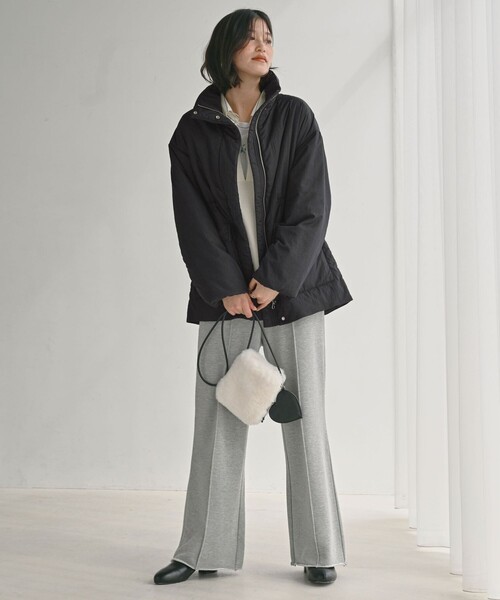 green label relaxing（グリーンレーベルリラクシング）の「【WEB限定】＜at ease＞パフ ブルゾン（ナイロンジャケット・レディース・オフホワイト/ブラック・FREE）」の8枚目の写真