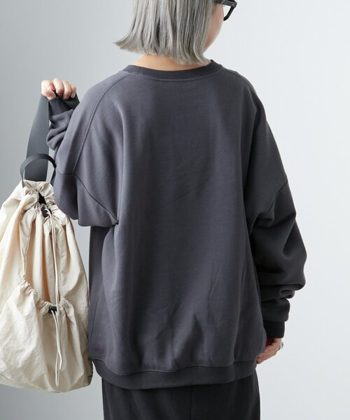 CIAOPANIC TYPY（チャオパニックティピー）の「【WEB限定】【UNISEX】CLE'DUビッグシルエット裏起毛ロゴスウェット（スウェット・レディース・チャコールグレー/グレー/ネイビー・MEDIUM/LARGE）」の6枚目の写真