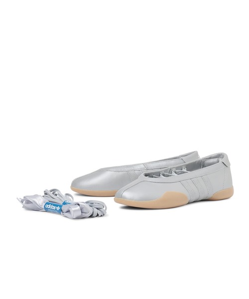 adidas（アディダス）の「TAEKWONDO MEI BALLET W　JR7032（バレエシューズ・レディース・シルバー・25.0cm/24.5cm/24.0cm/23.5cm/23.0cm/22.5cm）」の2枚目の写真