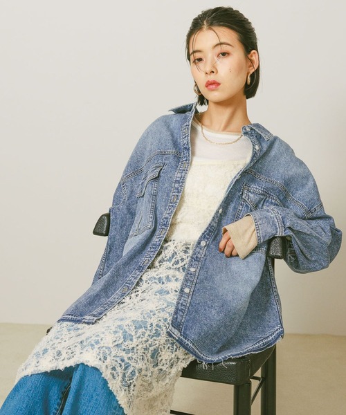 BAYFLOW（ベイフロー）の「ヴィンテージデニムシャツ（シャツ/ブラウス・レディース・ブラック/ブルー/ケミカルウォッシュ・FREE）」の3枚目の写真