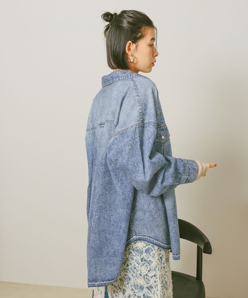 BAYFLOW（ベイフロー）の「ヴィンテージデニムシャツ（シャツ/ブラウス・レディース・ブラック/ブルー/ケミカルウォッシュ・FREE）」の17枚目の写真