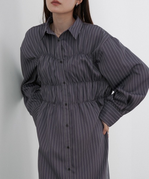 Bab（バブ）の「【選べるサイズ展開】ストライプビスチェ風シャツワンピース（シャツワンピース・レディース・アイボリー/グレイッシュベージュ/ブラウン/チャコールグレー・S/M/L）」の2枚目の写真