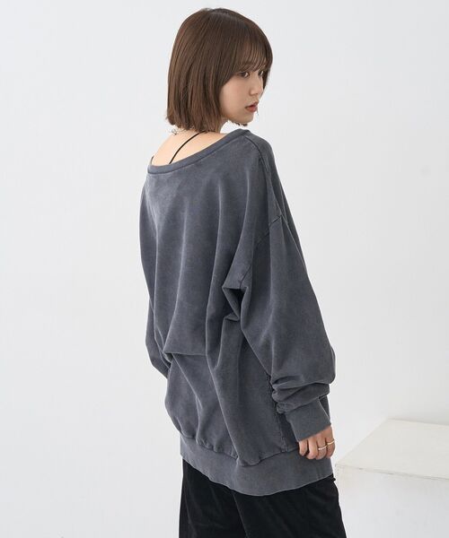 earth music&ecology(アースミュージックアンドエコロジー)の「ランダム刺繍オフショルプルオーバー(スウェット・レディース・チャコールグレー/ピンク・FREE)」の7枚目の写真
