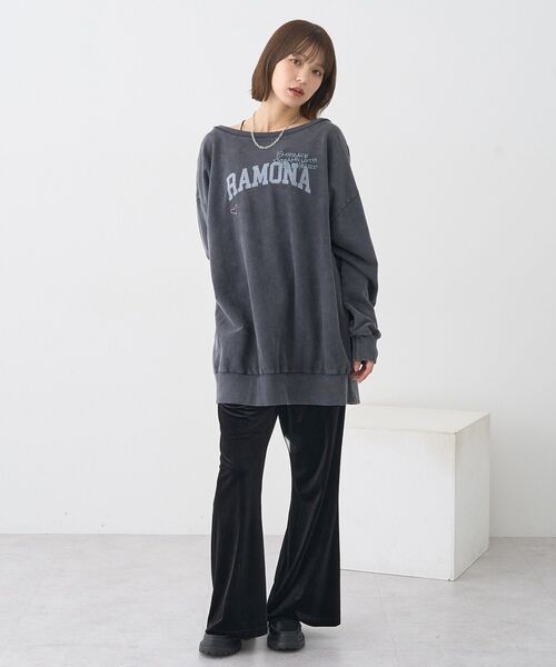 earth music&ecology(アースミュージックアンドエコロジー)の「ランダム刺繍オフショルプルオーバー(スウェット・レディース・チャコールグレー/ピンク・FREE)」の9枚目の写真
