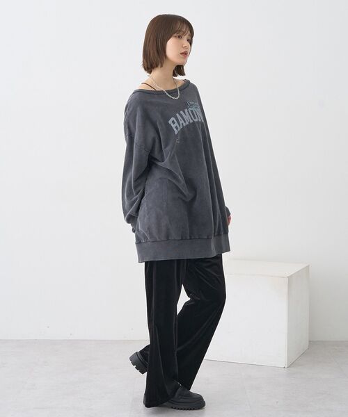 earth music&ecology(アースミュージックアンドエコロジー)の「ランダム刺繍オフショルプルオーバー(スウェット・レディース・チャコールグレー/ピンク・FREE)」の11枚目の写真