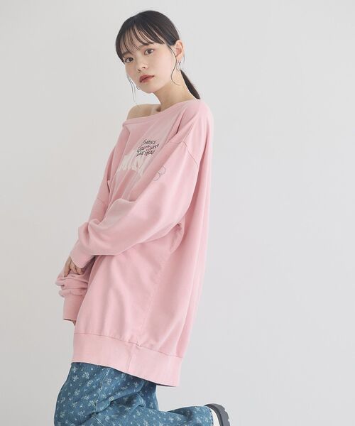 earth music&ecology(アースミュージックアンドエコロジー)の「ランダム刺繍オフショルプルオーバー(スウェット・レディース・チャコールグレー/ピンク・FREE)」の17枚目の写真