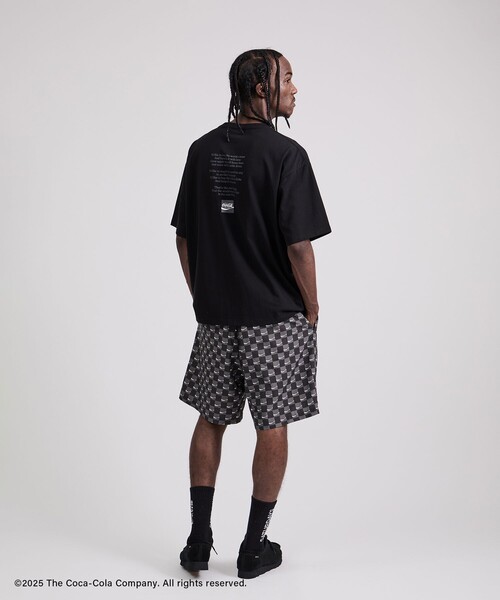 Saturdays NYC(サタデーズ ニューヨークシティ )の「Coca-Cola 70s Back Printed T-Shirt(Tシャツ/カットソー・メンズ・ブラック/レッド/ホワイト・XL/L/S/M)」の1枚目の写真