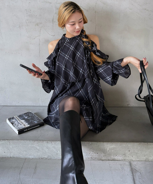 ROYAL PARTY（ロイヤルパーティー）の「リボン付コールドショルダー長袖ブラウスセットアップ（シャツ/ブラウス・レディース・ブラック/オフホワイト/チェック・FREE）」の3枚目の写真