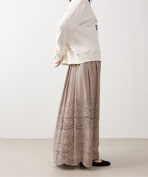 emesuelee(エメスーリー)の「スカラップ刺繍 ロングスカート 裏地付き(スカート・レディース・ベージュ/アイボリー/ブラック・フリー)」の10枚目の写真