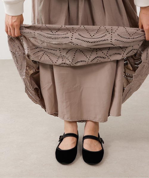 emesuelee(エメスーリー)の「スカラップ刺繍 ロングスカート 裏地付き(スカート・レディース・ベージュ/アイボリー/ブラック・フリー)」の6枚目の写真