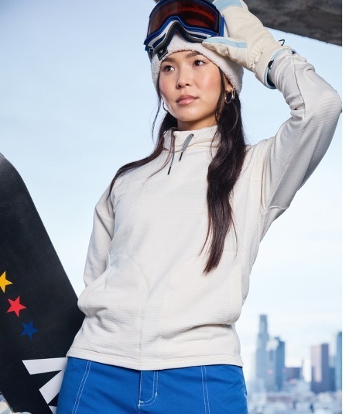 ROXY(ロキシー)の「VERTERE /ロキシーハイネックスノーレイヤー(スウェット・レディース・ブラック/レッド・SMALL/LARGE/MEDIUM)」の2枚目の写真