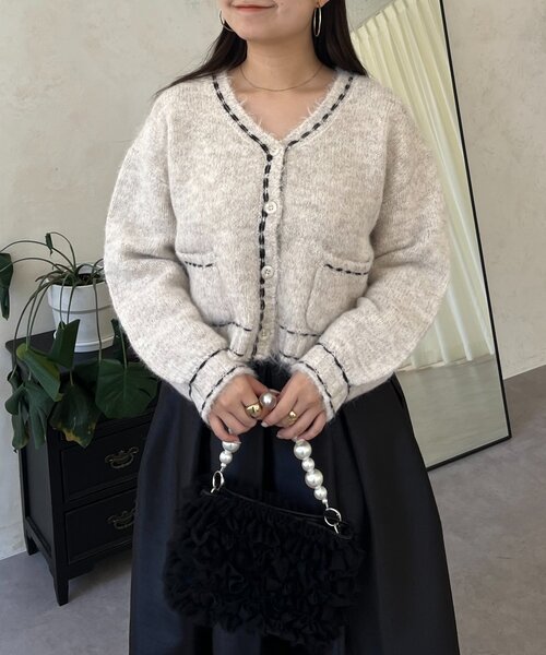 prose verse（プロズヴェール）の「ステッチデザインニットカーディガン（カーディガン/ボレロ・レディース・ベージュ/チャコールグレー・MEDIUM/LARGE）」の18枚目の写真