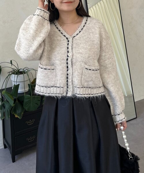 prose verse（プロズヴェール）の「ステッチデザインニットカーディガン（カーディガン/ボレロ・レディース・ベージュ/チャコールグレー・MEDIUM/LARGE）」の19枚目の写真