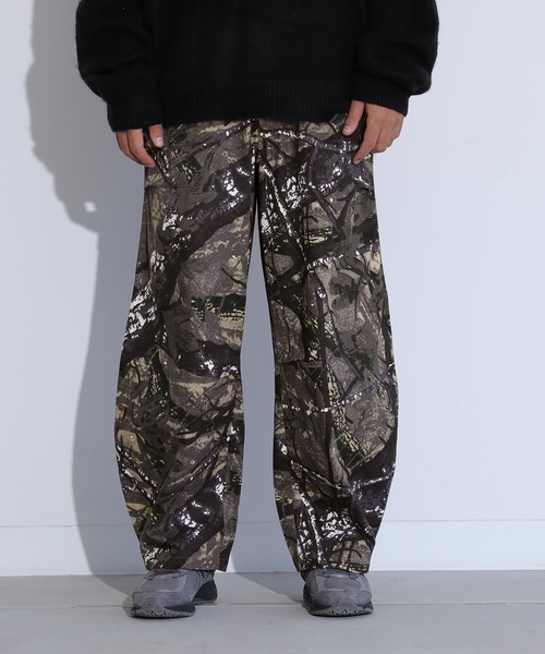 MDR(エムディアール)の「ツリーカモ柄 バレルレッグ ワイドパンツ(その他パンツ・メンズ・グレー・M/L)」の10枚目の写真