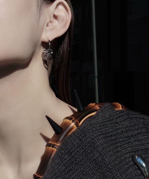 Soierie(ソワリー)の「コイル ピアス / Coil pierce(ピアス(両耳用)・レディース・シルバー/シルバー×ゴールド・FREE)」の8枚目の写真