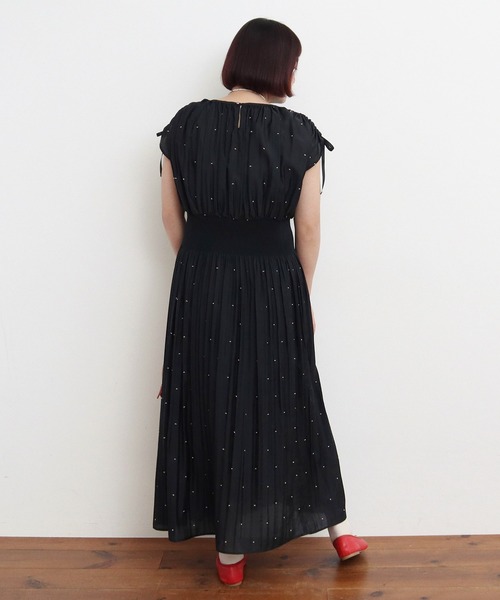 CHILD WOMAN(チャイルドウーマン)の「シャーリングDOTジャカード フレンチスリーブワンピース(ワンピース・レディース・ブラック・FREE)」の10枚目の写真