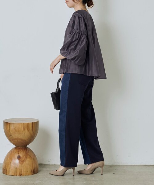 Jena espace merveilleux(ジェナ エスパスメルヴェイユ)の「袖バルーンシアーブラウス(シャツ/ブラウス・レディース・ベージュ/チャコールグレー・FREE)」の14枚目の写真