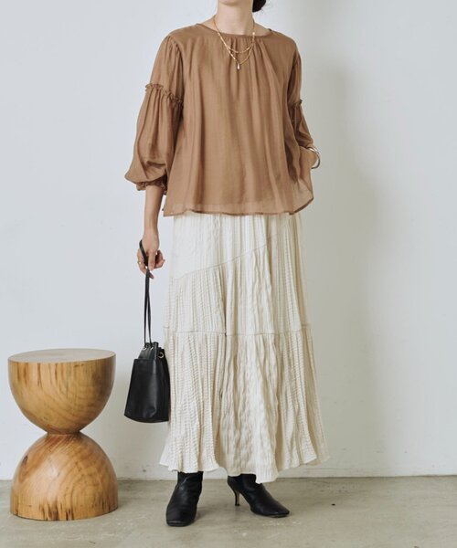 Jena espace merveilleux(ジェナ エスパスメルヴェイユ)の「袖バルーンシアーブラウス(シャツ/ブラウス・レディース・ベージュ/チャコールグレー・FREE)」の22枚目の写真