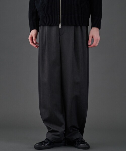 UNITED TOKYO（ユナイテッドトウキョウ）の「CLEAR WOOL 2タックバレルスラックス（その他パンツ・メンズ・ブラック/グレイッシュベージュ/グレー・1/2/3）」の3枚目の写真