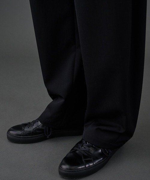 UNITED TOKYO（ユナイテッドトウキョウ）の「CLEAR WOOL 2タックバレルスラックス（その他パンツ・メンズ・ブラック/グレイッシュベージュ/グレー・1/2/3）」の20枚目の写真