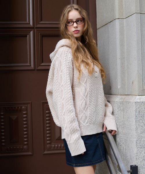 郁ちゃん　ケーブルニット アイボリー タートルネック　イギリス製 hazyl（ヘイジル）の「cable knit foodie / ケーブルニットフーディ