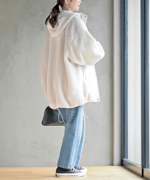 rps（アールピーエス）の「ボアビッグシルエットフードブルゾン（ブルゾン・レディース・アイボリー/ブラック・フリー）」の6枚目の写真