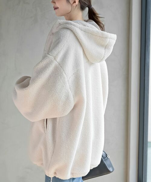 rps（アールピーエス）の「ボアビッグシルエットフードブルゾン（ブルゾン・レディース・アイボリー/ブラック・フリー）」の8枚目の写真