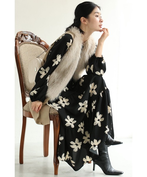 （黒）白い花のペイントアートロングワンピース