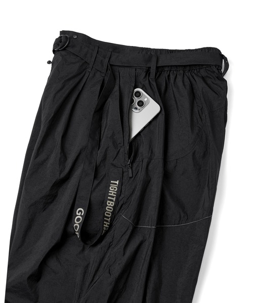 TIGHTBOOTH PRODUCTION（タイトブースプロダクション）の「GOOPiMADE x TIGHTBOOTH SP?Strap Baggy Slacks / グーピーメイド x タイトブース SP ストラップ バギー スラックス（その他パンツ・メンズ・ブラック/オリーブ/グレー・1/2/3）」の8枚目の写真