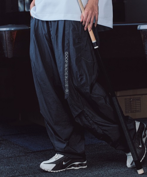 TIGHTBOOTH PRODUCTION（タイトブースプロダクション）の「GOOPiMADE x TIGHTBOOTH SP?Strap Baggy Slacks / グーピーメイド x タイトブース SP ストラップ バギー スラックス（その他パンツ・メンズ・ブラック/オリーブ/グレー・1/2/3）」の4枚目の写真