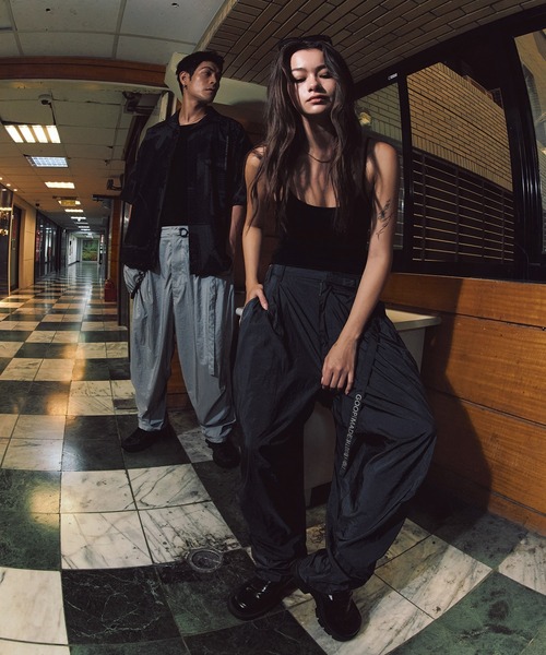 TIGHTBOOTH PRODUCTION（タイトブースプロダクション）の「GOOPiMADE x TIGHTBOOTH SP?Strap Baggy Slacks / グーピーメイド x タイトブース SP ストラップ バギー スラックス（その他パンツ・メンズ・ブラック/オリーブ/グレー・1/2/3）」の5枚目の写真