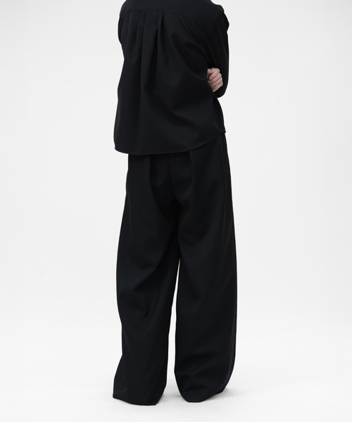 HEAVY WOOL GABARDINE OVER WIDE TUCK TROUSERS（スラックス）｜LAPIIS
