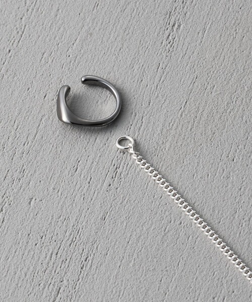 and cloud(アンドクラウド)の「Venetian Chain Long Charm Earring(イヤリング・レディース・ブラック系その他・FREE)」の4枚目の写真