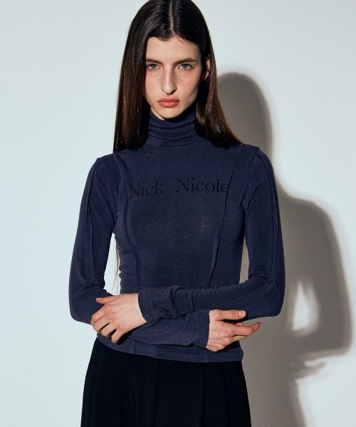 NICK&NICOLE（ニックアンドニコール）の「NICOLE PINTUCK LINE TURTLENECK TOP_NAVY（Tシャツ/カットソー・レディース・その他・FREE）」の3枚目の写真