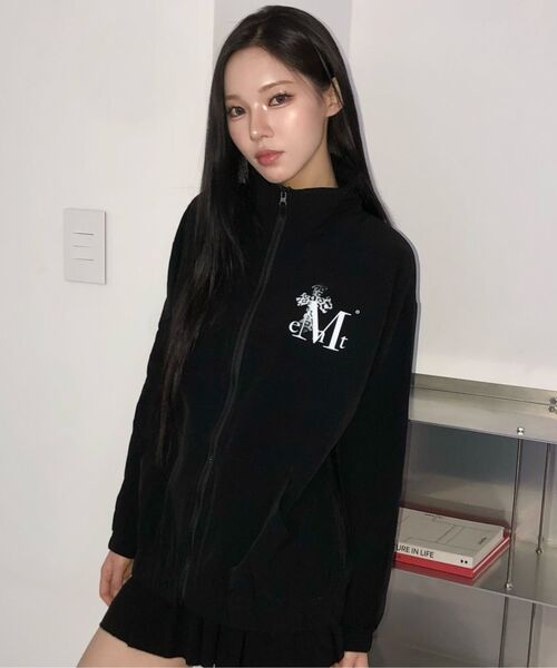 MUCENT(ムセント)の「サハラグラデーションヒョピクロスウィンドブレーカー 男女共用(ナイロンジャケット・レディース・ブラック・MEDIUM)」の7枚目の写真