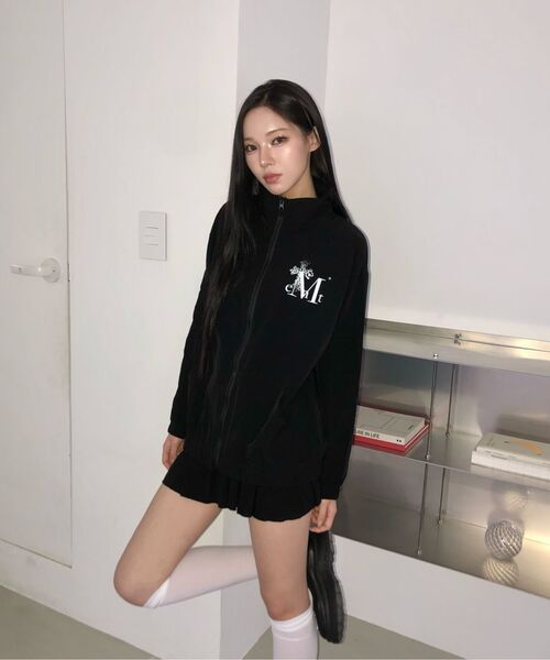MUCENT(ムセント)の「サハラグラデーションヒョピクロスウィンドブレーカー 男女共用(ナイロンジャケット・レディース・ブラック・MEDIUM)」の2枚目の写真