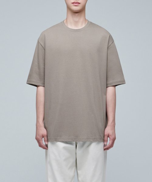 MUSINSA STANDARD（ムシンサスタンダード）の「リラックスフィットクルーネックTシャツ2 [ダスティベージュ]（Tシャツ/カットソー・メンズ・その他・LARGE/XXX-LARGE/SMALL/MEDIUM）」の2枚目の写真