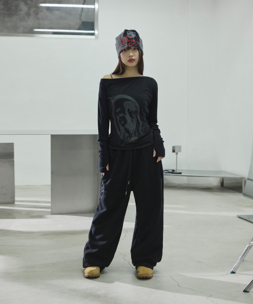 SLEEKGLOW（スリック グロウ）の「ポートレートボートネックTシャツ[ブラック]（Tシャツ/カットソー・レディース・その他・FREE）」の2枚目の写真