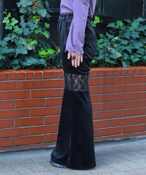 NIBBLE POISON(ニブルポイズン)の「レース切替ベロアフレアパンツ(その他パンツ・レディース・ブラック/ブルー・MEDIUM)」の7枚目の写真
