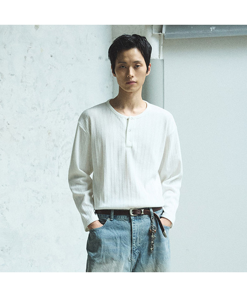P.IN.O(ピインオ)の「リブドヘンリーネックロングスリーブ(Tシャツ/カットソー・メンズ・グレー系その他/チャコール/ブラック/ホワイト・MEDIUM/LARGE)」の2枚目の写真