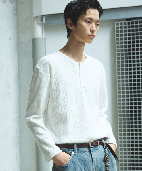 P.IN.O(ピインオ)の「リブドヘンリーネックロングスリーブ(Tシャツ/カットソー・メンズ・グレー系その他/チャコール/ブラック/ホワイト・MEDIUM/LARGE)」の6枚目の写真