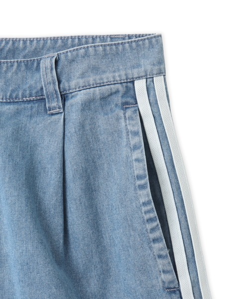 adidas(アディダス)の「adidas DENIM SHORTS / アディダス デニム ショーツ(デニムパンツ・メンズ・ライトブルー・36inch/34inch/32inch/30inch)」の2枚目の写真