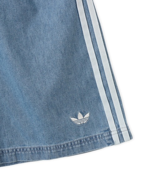 adidas(アディダス)の「adidas DENIM SHORTS / アディダス デニム ショーツ(デニムパンツ・メンズ・ライトブルー・36inch/34inch/32inch/30inch)」の4枚目の写真