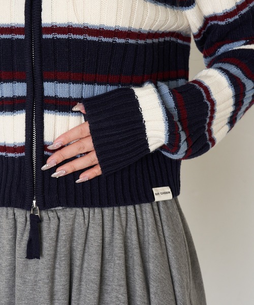 RAY CASSIN（レイカズン）の「ロゴハイネックジップニット（ニット/セーター・レディース・ブルー系その他2/レッド/ネイビー/ライトベージュ・FREE）」の7枚目の写真