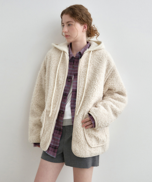 MONGDOL（モンドル）の「ニットフードキルティングファージャケットライトベージュMDJK048LBEIGE（ムートンコート・レディース・その他・F）」の2枚目の写真