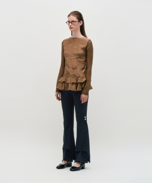 KIMZISU(キムジス)の「Pinched Slit Pants _ BLACK(スラックス・レディース・ブラック・SMALL/MEDIUM/LARGE)」の4枚目の写真