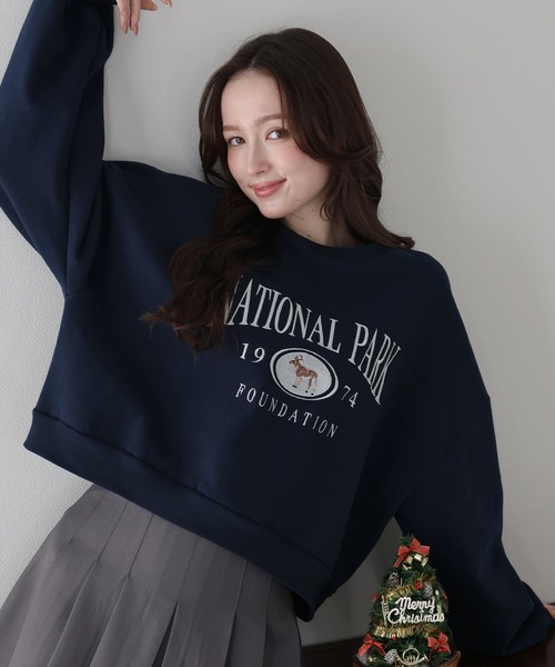 BLUEEAST(ブルーイースト)の「裏起毛ディア刺繍スウェット(スウェット・レディース・グレー/アイボリー/ネイビー・MEDIUM)」の1枚目の写真